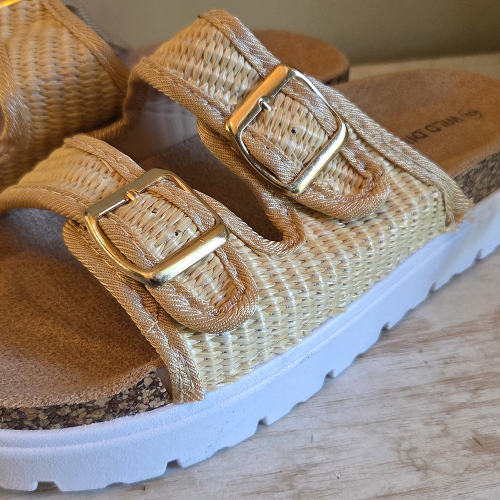 Beige Woven WOMENS Slide Platform Sandals with White Sole Size 9 NEW